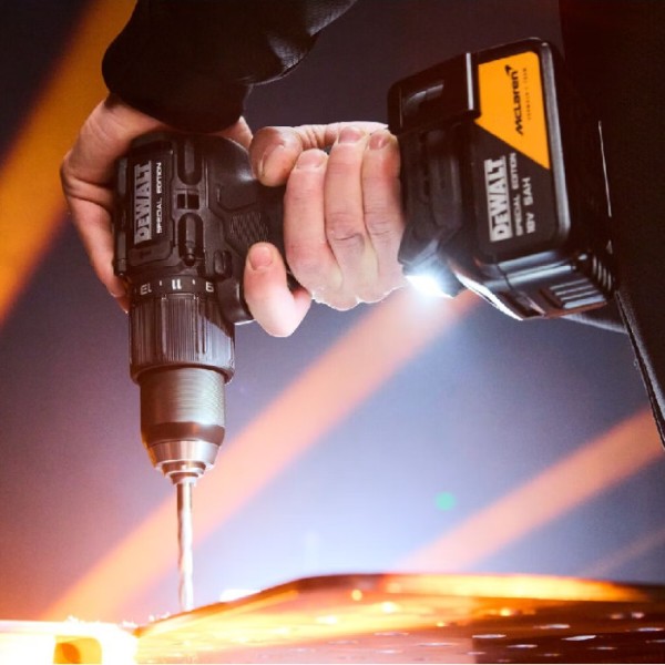 Фото - Дрель-шуруповерт DeWALT DCD86MP2T